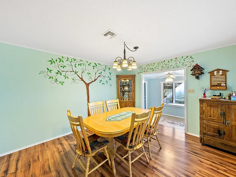 101 E Grothe St — Photo 24