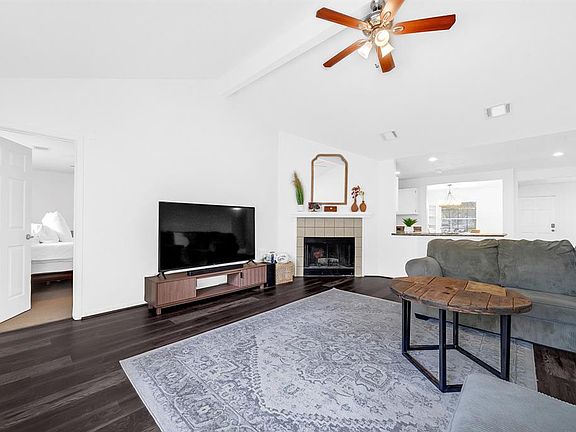 5th image of 2619 Foxden Drive