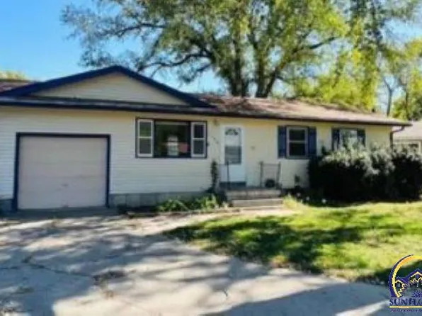 1406 Settgast Cir, Junction City, KS 66441