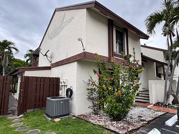 3rd image of 480 NW 98th Ct #480