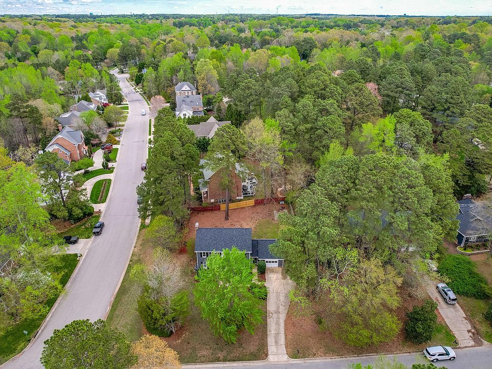1st image of 6208 Gainsborough Dr