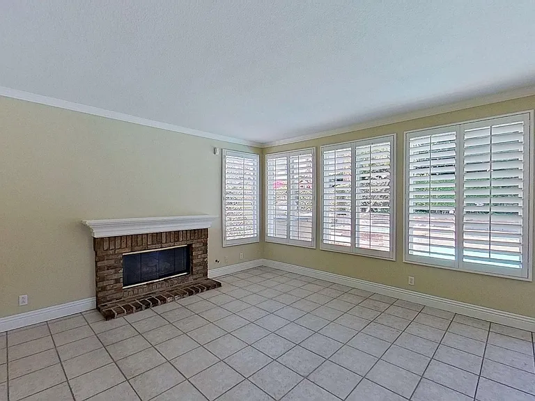 4749 E Bradford Ave — Photo 10