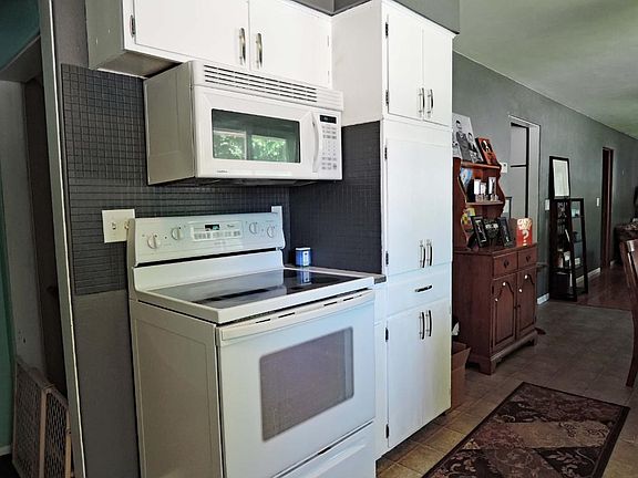 3rd image of 1066 Butternut Ave