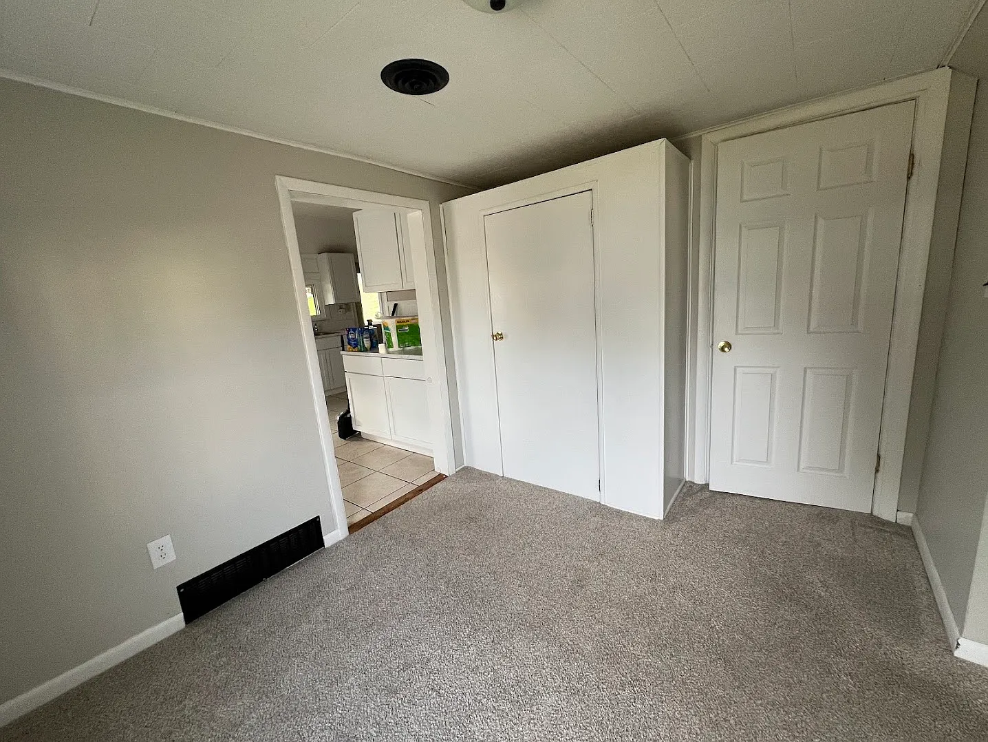 2 bed, 1200 sqft, $1,100 — Photo 3