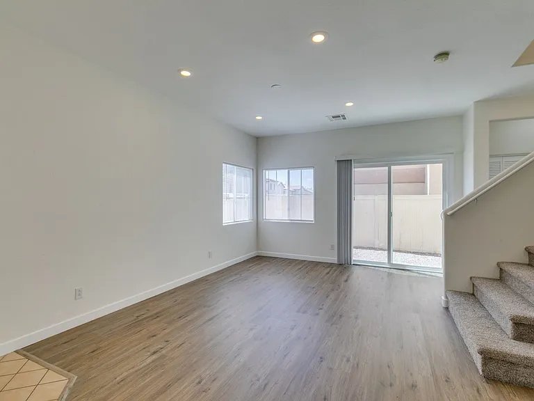 892 Blue Rosalie Pl — Photo 8