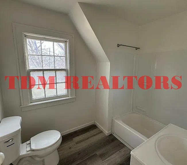 125 W McClellan St — Photo 14