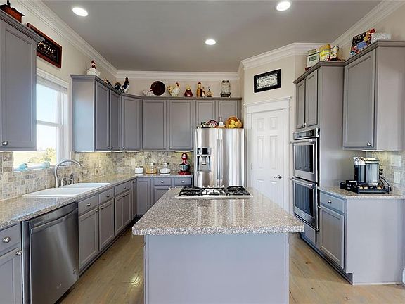 5th image of 1006 Lillian Ln