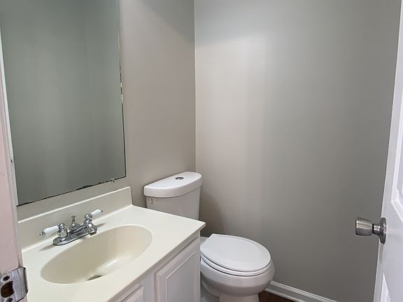 4th image of 145 Viking Dr APT 19