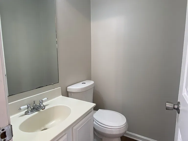 145 Viking Dr #19 — Photo 4