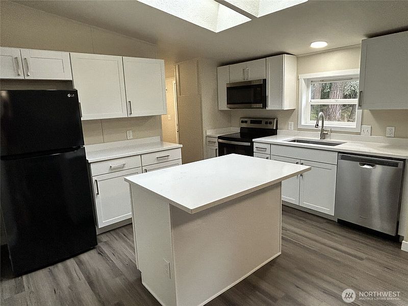 3rd image of 8331 Daphne Court SE