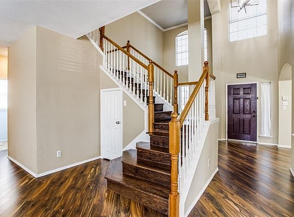 3rd image of 5669 Overland Dr