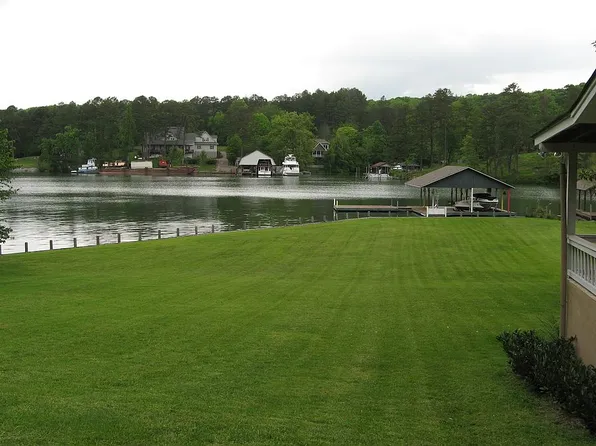 2475 Parris Dr, Lenoir City, TN 37772