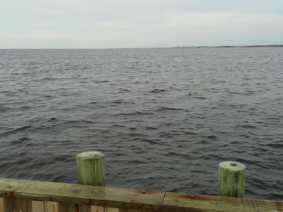 Endless waterfront views! 
