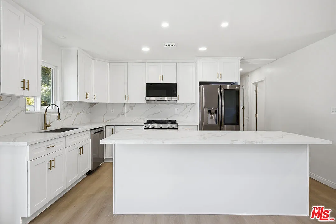 3 bed, 2.0 bath, 1200 sqft, $5,500 — Photo 2