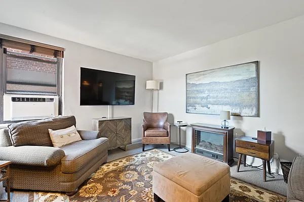 Sold by RE MAX Team | media 3