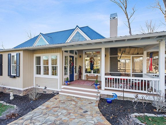 5th image of 160 Waterside Dr