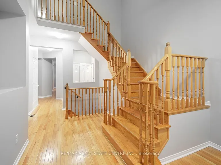 112 Commodore Dr — Photo 7