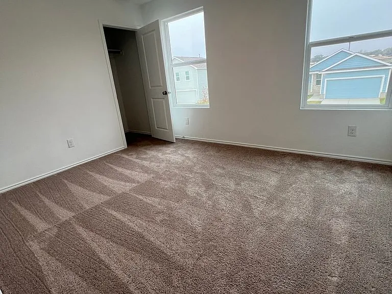 5466 Daphne Path — Photo 10