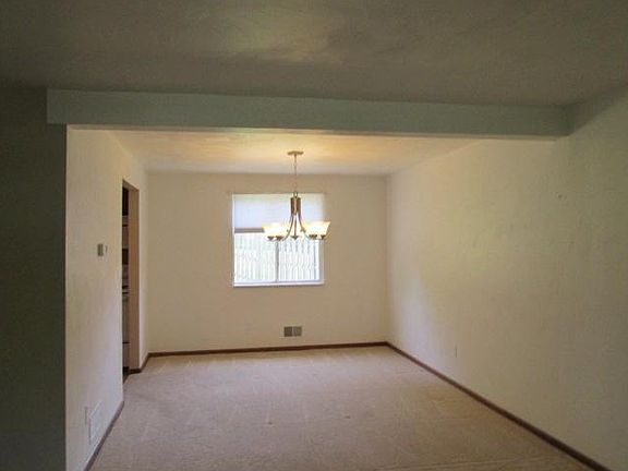 4th image of 37 Fitch Ln