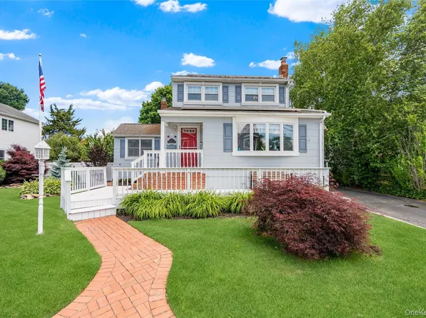 19 Westbridge Drive, Babylon, NY 11702