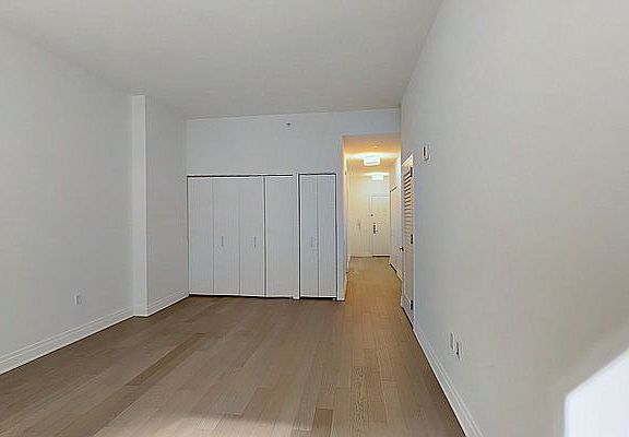 4th image of 70 Pine St #721
