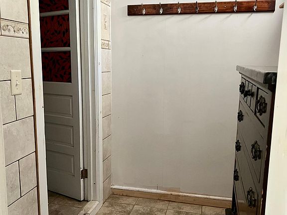 3rd image of 2344 Boas St