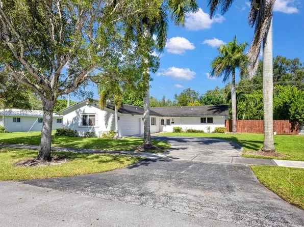 8815 SW 160th St, Palmetto Bay, FL 33157