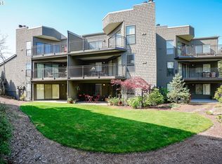 5602 SW Riverside Ln APT 4, Portland, OR 97239