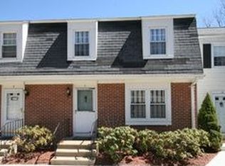 11 Tapping Reeve Vlg, Litchfield, CT 06759