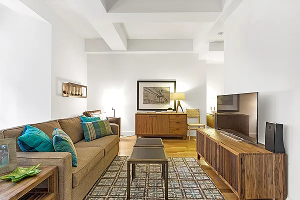 Rented by R New York | media 9