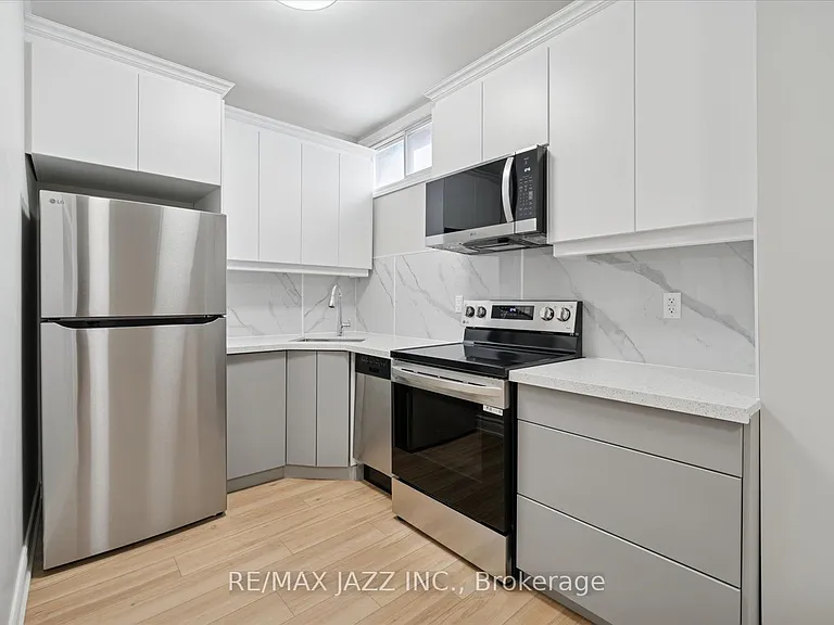 251 Simcoe St S #201 — Photo 6