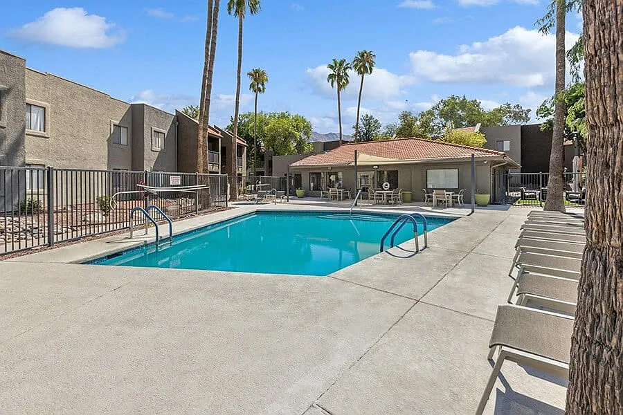 Saddle Ridge — Photo 3