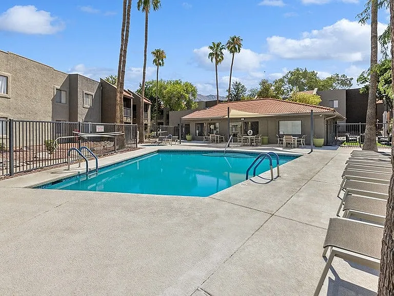 Saddle Ridge — Photo 3
