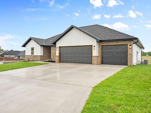 4th image of 3081 E Heritage Street