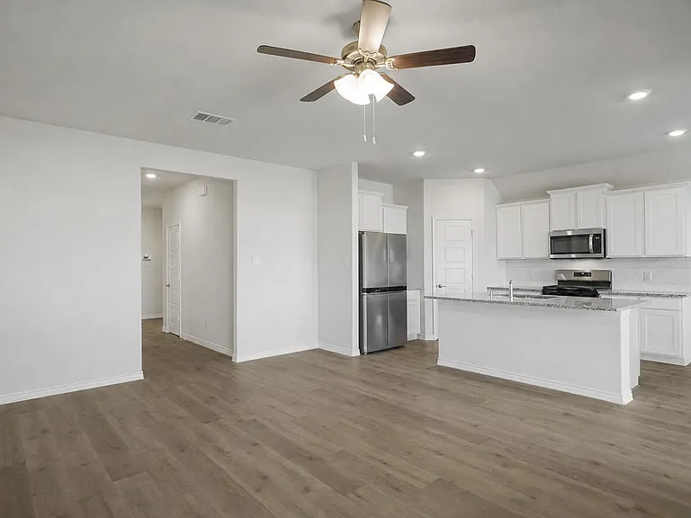 2105 Hunter Ln — Photo 4
