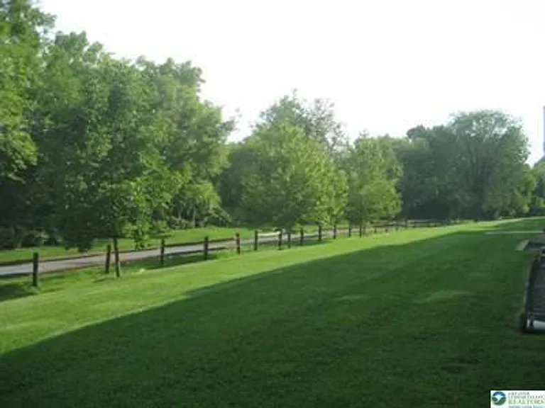 1118 Bernice Dr — Photo 2