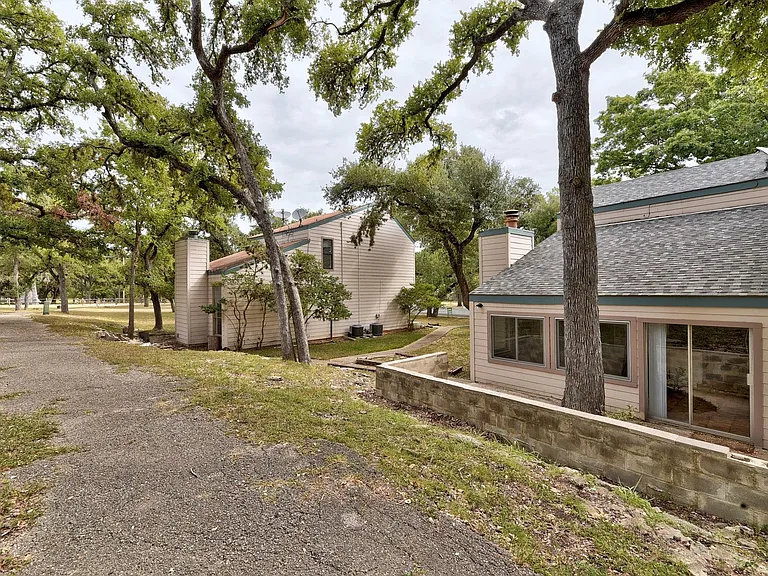 31 Marina Cir — Photo 25