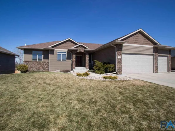 106 E Opal Ln, Hartford, SD 57033