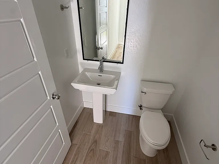 2762 E Tamarind Dr — Photo 3