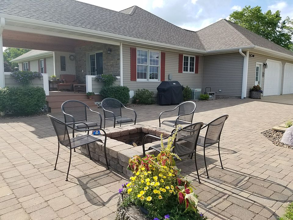 Patio/firepit/covered porch