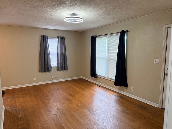 3rd image of 5211 N Indiana Ave