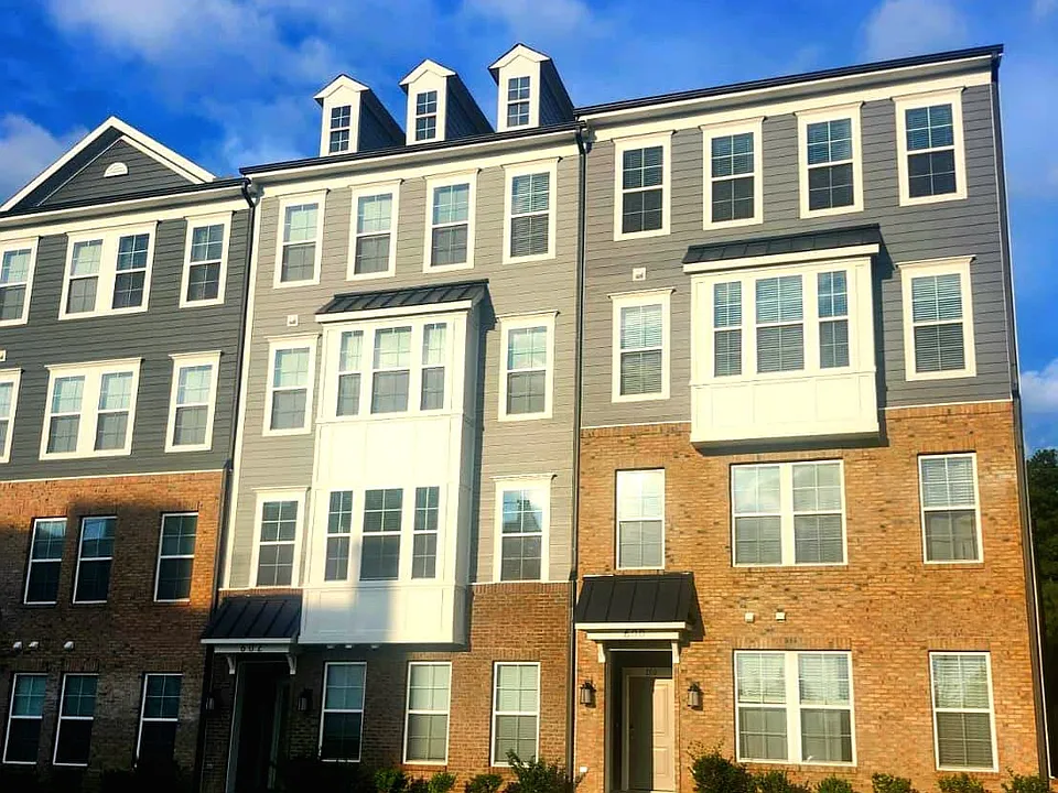 602 Market Grove Dr #100