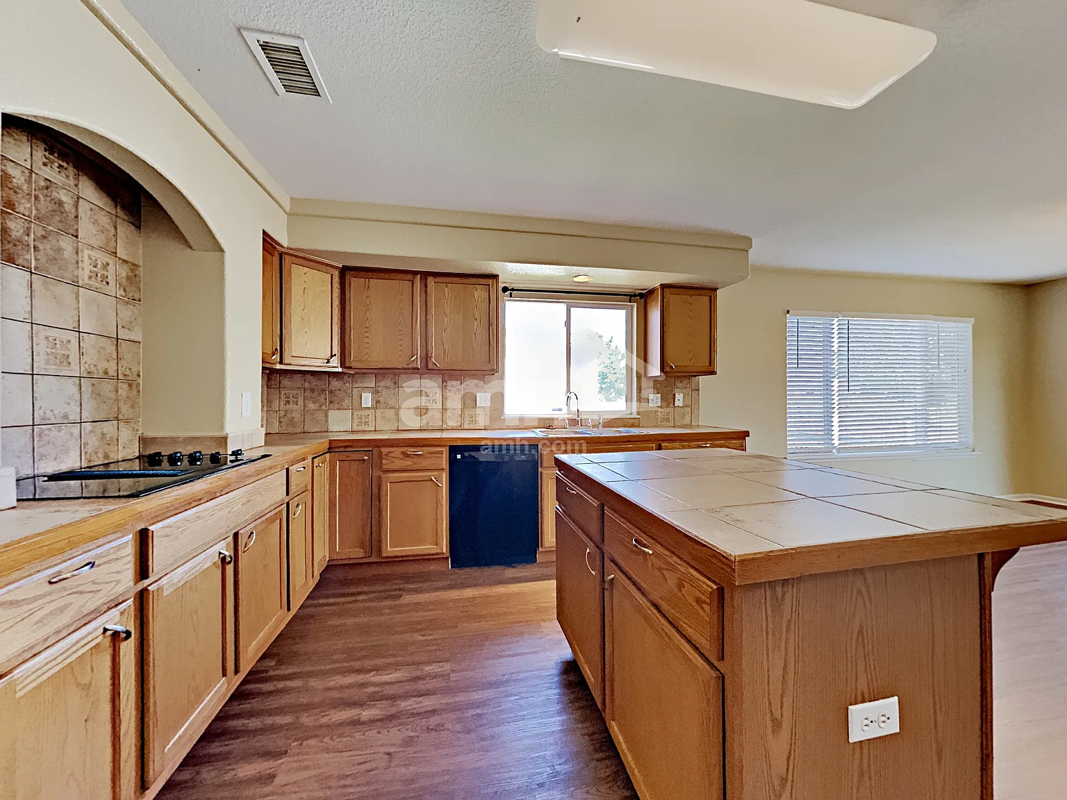 3 bed, 2.5 bath, 1600 sqft, $2,905 — Photo 3