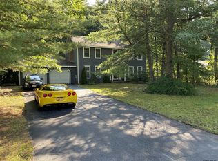 27 Algonquin Dr, Queensbury, NY 12804