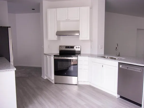 500 S Edwards BOULEVARD #9, Lake Geneva, WI 53147