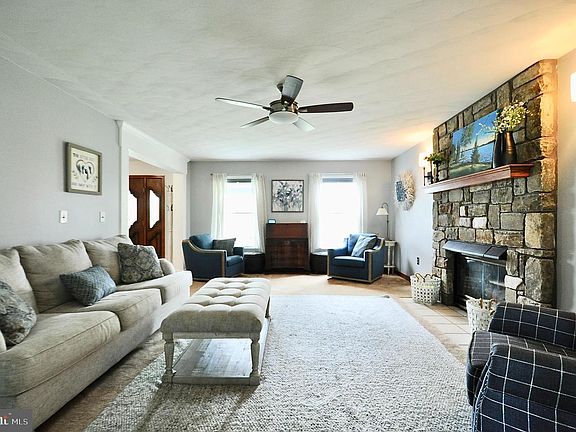 4th image of 2372 Corinna Ct