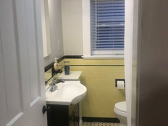 2nd floor bathroom 