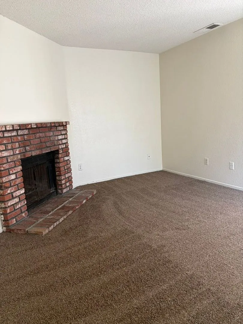 2323 Chester Ln. #16 - Upstairs Apartment — Photo 3