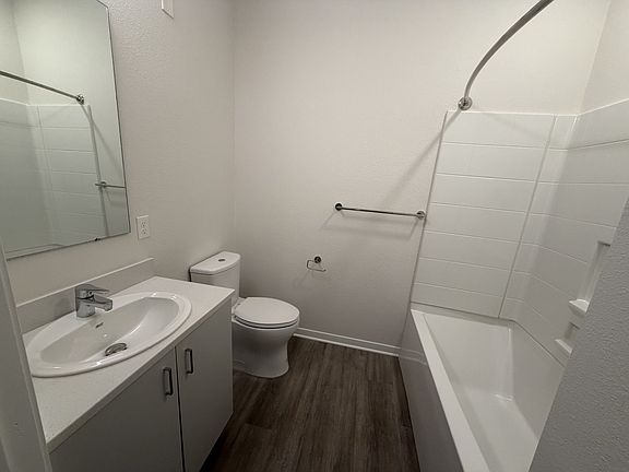 4th image of 1603 E Kalamazoo St #301