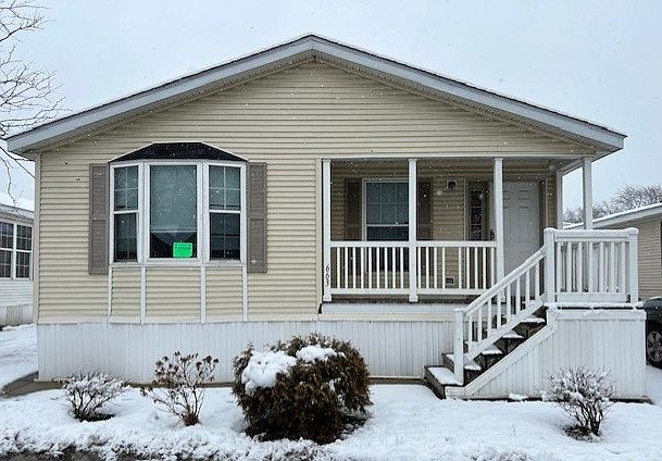 2nd image of 663 Sterling St W